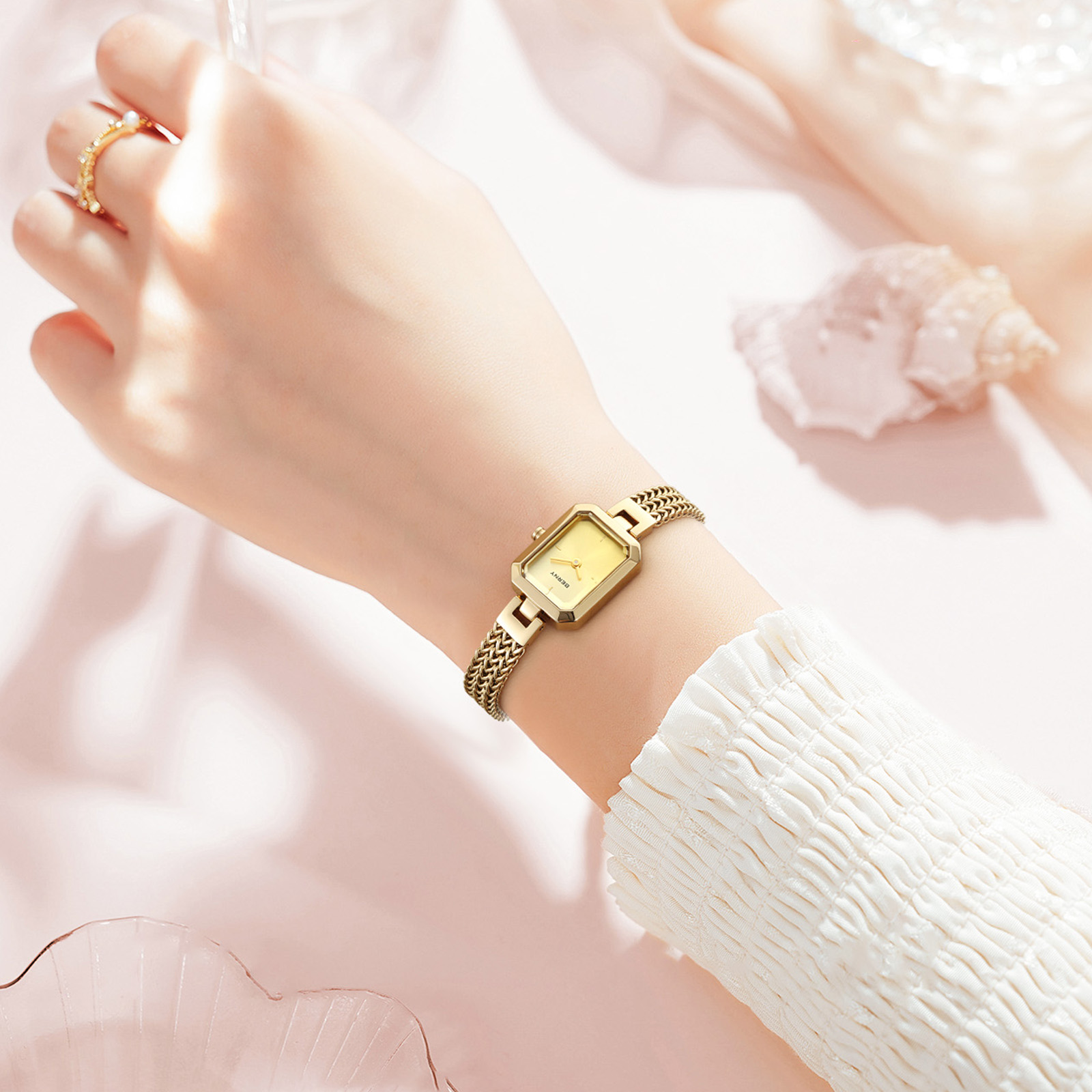 BERNY-Mini montre carrée en or - Jewelry Like Watches avis et prix